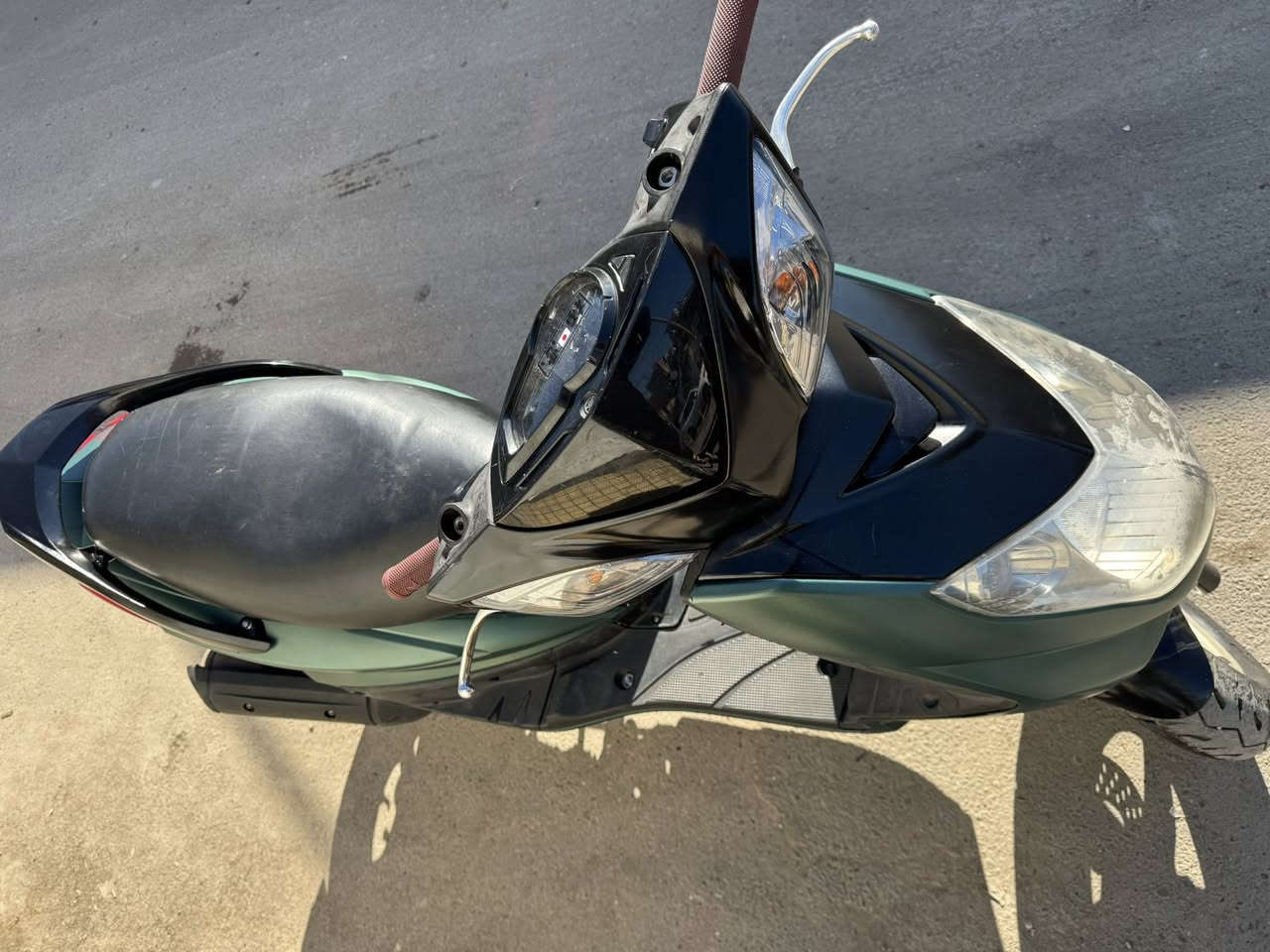 السلام عليكم شباب سكنس فحل مرقم للبيع رقمها بغداد دراجه كفاله عامه يابانيه قبق نفخ بيها تزويد همين ولونها مميز بيها زوج كلجات وجاملغ امامي اصلي وراس ودشبول كامل مال لد وبكلايت كرزي وبعد بيها نواعم دراجه تخبل وخير من الله شرط لا مشتراكات توكفك ولا شي مو شراي لاتعبني مكاني المدينه  هاذا رقمي ***********
