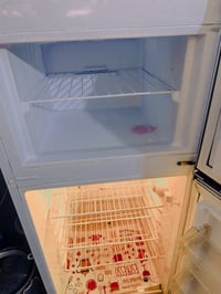 ثلاجة للبيع مكان بغداد السيدية  ٠٧٧٣٠٤٠٠٤٦٦