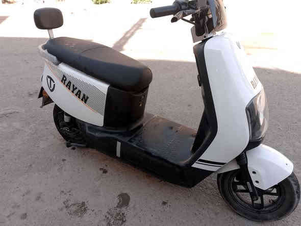 سلام عليكم دراجة شحن تسلا جديدة 2025
6بطاريات زنون عالي ناصي دبل رماش يمنة ويسرة  لدراجة نضيفة جدا سعر مليون و175 بيه مجال بصيط للطيبين مكان بغداد لعبيدي شارع شهيد يوسف قرب شطيط لقديمة توصيل ماكو رقم الهاتف ***********
