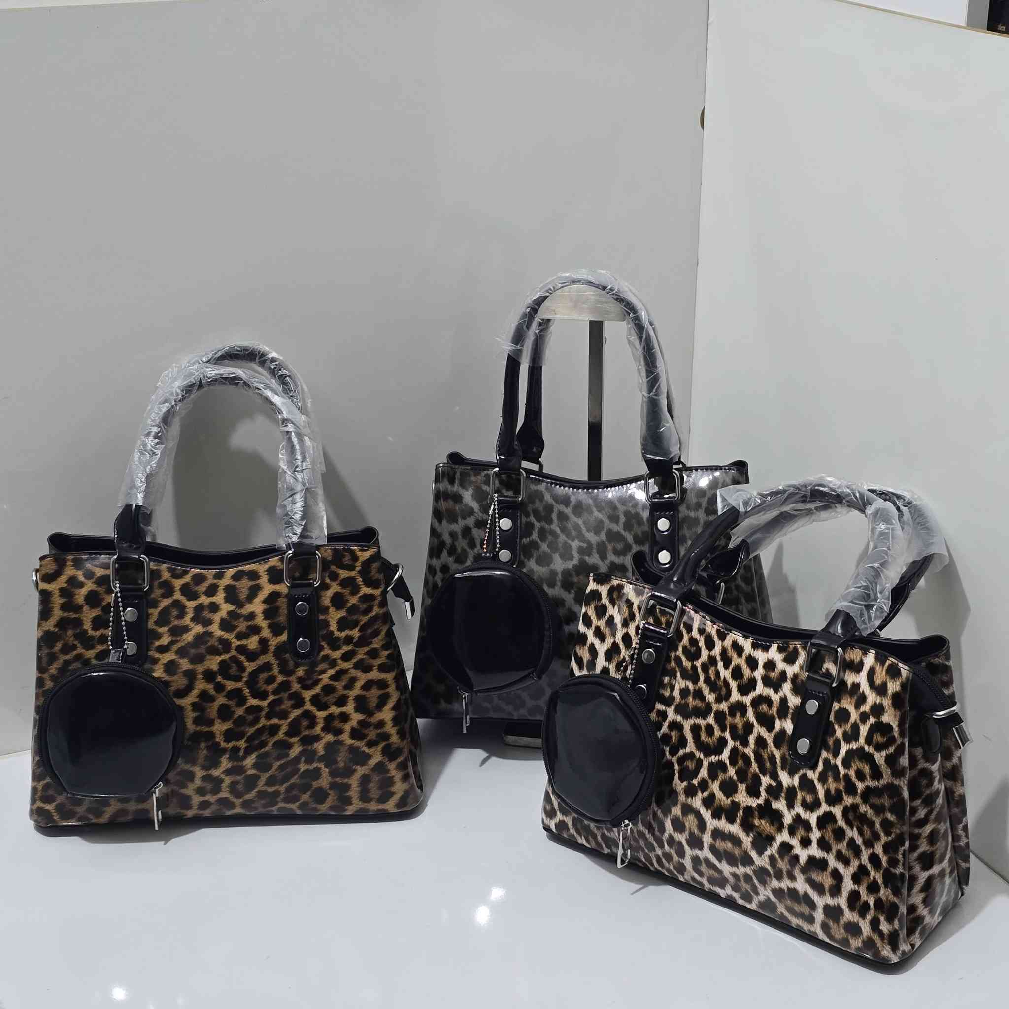 #النمري ماستر كواليتي عالي جدا 
#ب١٧ الف اسعارنا نار وشرار 🔥🔥🔥🔥🔥
التوصيل لكل محافظات العراق صار #ب٣ الف فقط 

متوفره حسب الالوان المرفقه في الصور ❤❤❤

#اذا_حبيتي_تكون_اطلالتج_مميزه راسلينا ع البيج 
او الاتصال ع الرقم ✅️***********✅️

  #التوصيل لكل محافظات العراق(٣) الف فقط 

#توجد_خدمة_توصيل_المسيب_وكافة_محافظات_العراق

#ملاحظه المحل حقائب نسائيه وملابس أطفال واكسسوارات داخل المحل 🔥 يارزاق 

العنوان ازياء الورود بابل_مسيب_شارع المستشفى مجمع مضر النجار
 #مقابل مجمع ريحانه للأقمشة 
#مجاور دكتوره علياء النسائيه 
#مجاور احمد للموبايل 
رابط قناتنا ع التليكرام  https://t.me/alwrood996

رابط صفحتنا ع الانستغرام https://instagram.com/alwr.ood9?igshid=ZGUzMzM3NWJiOQ==    تشرفونا
