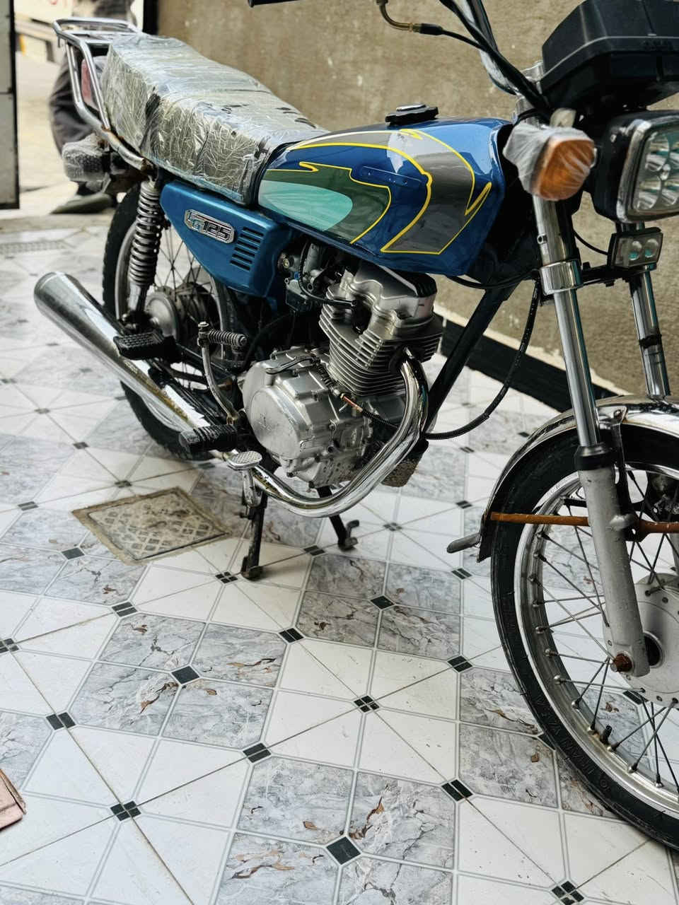 السلام عليكم يراني للبيع مديل ٢١ / الدراجه جديده وكلش حلوه مكاني البصرة الزبير السعر ٥٢٥ وبيهة مجال الشراي ينتصل
***********
