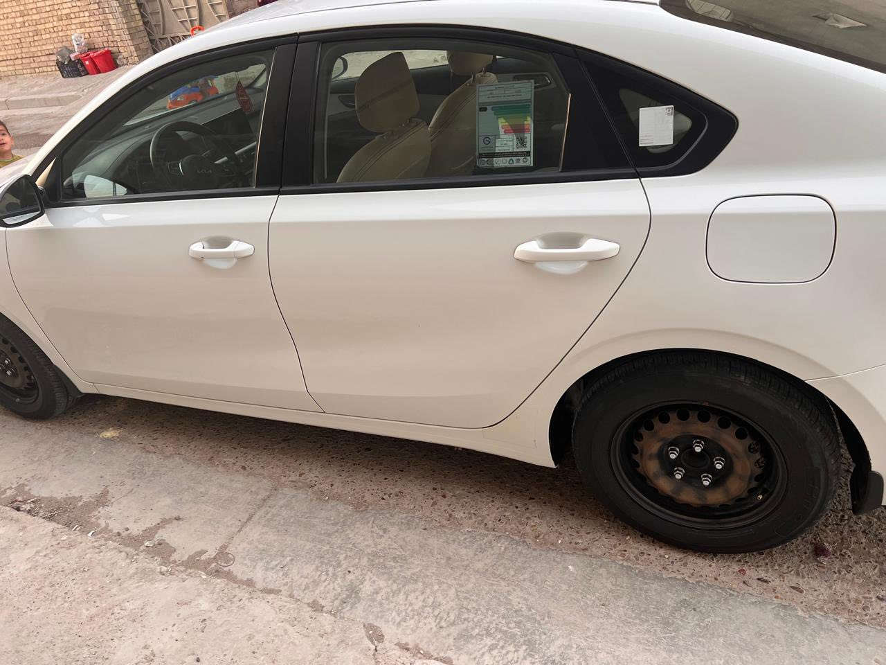 السلام وعليكم كيا سيراتو للبيع موديل 2022
ماشيه 96 الف رقم سليمانيه تحويل مباشر
علماً ظايف للسياره منظومة زنون 
وشاشه وكامرات امامي خلفي
محرك 1600 دوش
مكفوله كفاله عامه جاهزه من كلشي 
دواخل لونين
السعر 152 ورقه 
تليفون ***********
عنوان السياره بغداد
