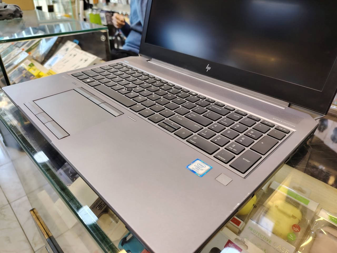 🔥 عرض قوي ومحدود لدى مكتب صدف 🔥
إذا تبحث عن لابتوب قوي للشغل الاحترافي، التصميم، البرمجة أو الألعاب … فهذا الخيار المناسب لك!
💻 HP ZBook 15 G5 – Workstation احترافي
جهاز معروف بقوته وتحمله للعمل الثقيل.
⚡ المواصفات:
معالج Core i7 الجيل الثامن (H)
ذاكرة 32GB RAM سرعة وأداء عالي
تخزين سريع 512GB SSD
شاشة 15.6 بوصة Full HD صورة واضحة
كرت شاشة NVIDIA P1000 سعة 4GB مناسب للتصميم والمونتاج
🎁 مع الملحقات:
✔ شاحن أصلي
✔ حقيبة لابتوب
✔ ماوس
💰 السعر المفاجأة: فقط 550,000 دينار عراقي
📍 العنوان: الموصل – المجموعة الثقافية، مجاور شركة طاقة
🚚 نوفر خدمة توصيل لجميع محافظات العراق
📞 للحجز والاستفسار:
***********
