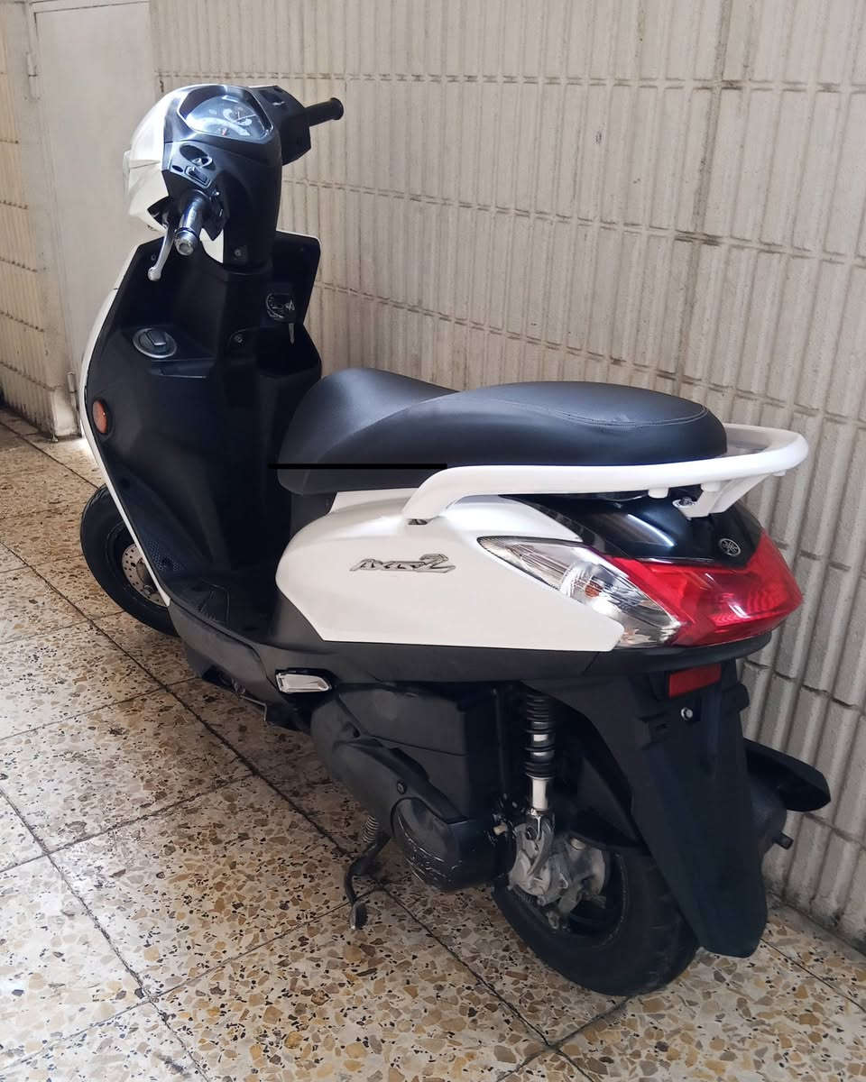 السلام عليكم
اكزز Z  الحديث
 ياباني قبغ نفخ استاند كهربائي 
مكينه بلادية  كفر بلادي
كل شي شغال نقصه قمجي كيلو متر فقط 
مكان الدراجة بالصالحية 
السعر  950  قفل بدون عملة 
للاستفسار  ***********
