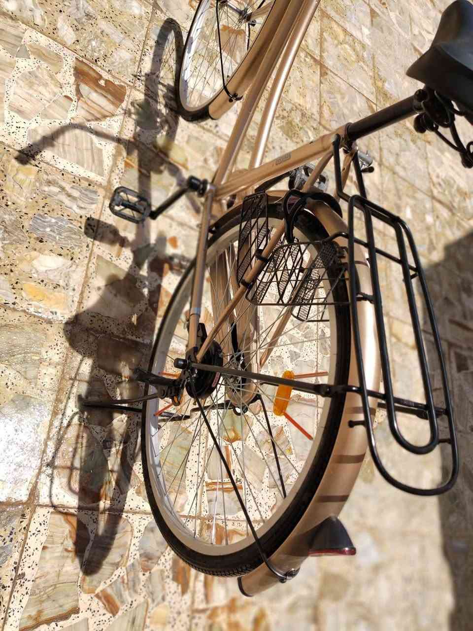 السلام عليكم شباب بايسكل للبيع
لون بصلي 

شركه BD

موديل 2024

نضيف منزله من كرار ابو النقش 
للاستفسار واتساب ***********
