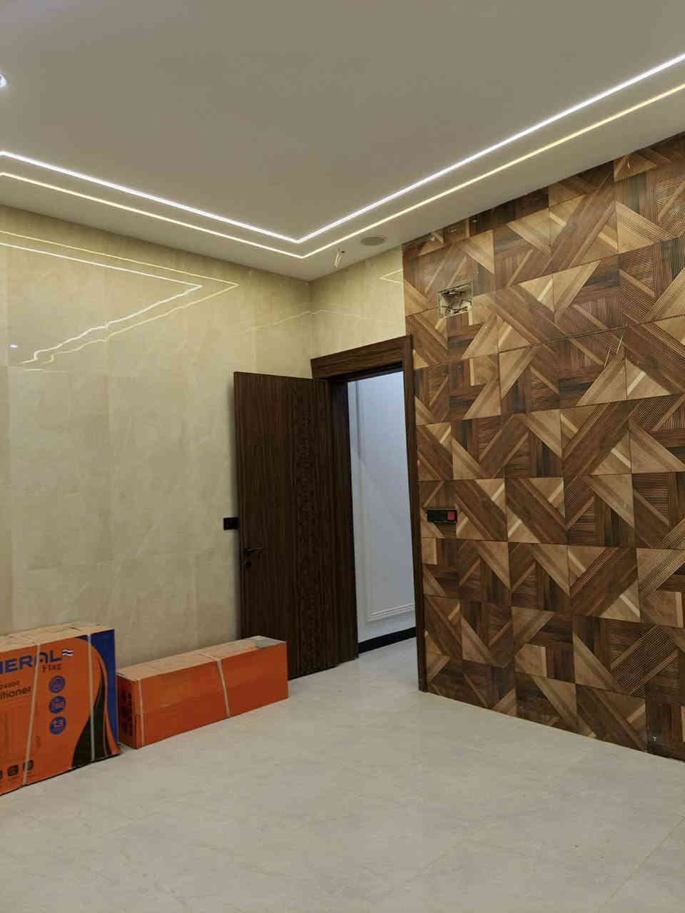 � للبيع بيت VIP – حي كندة
▫️ المساحة: 110 متر
▫️ الواجهة: 5 متر
▫️ النزال: 22 متر
▫️ عدد الطوابق: 3 طوابق
▫️ البناء: 2025
▫️ غير مسكون – بناء موديل تركي درجة اولى 

🔁 يُقبل المراوس بعرصة تجارية

📞 للاستفسار: ***********
