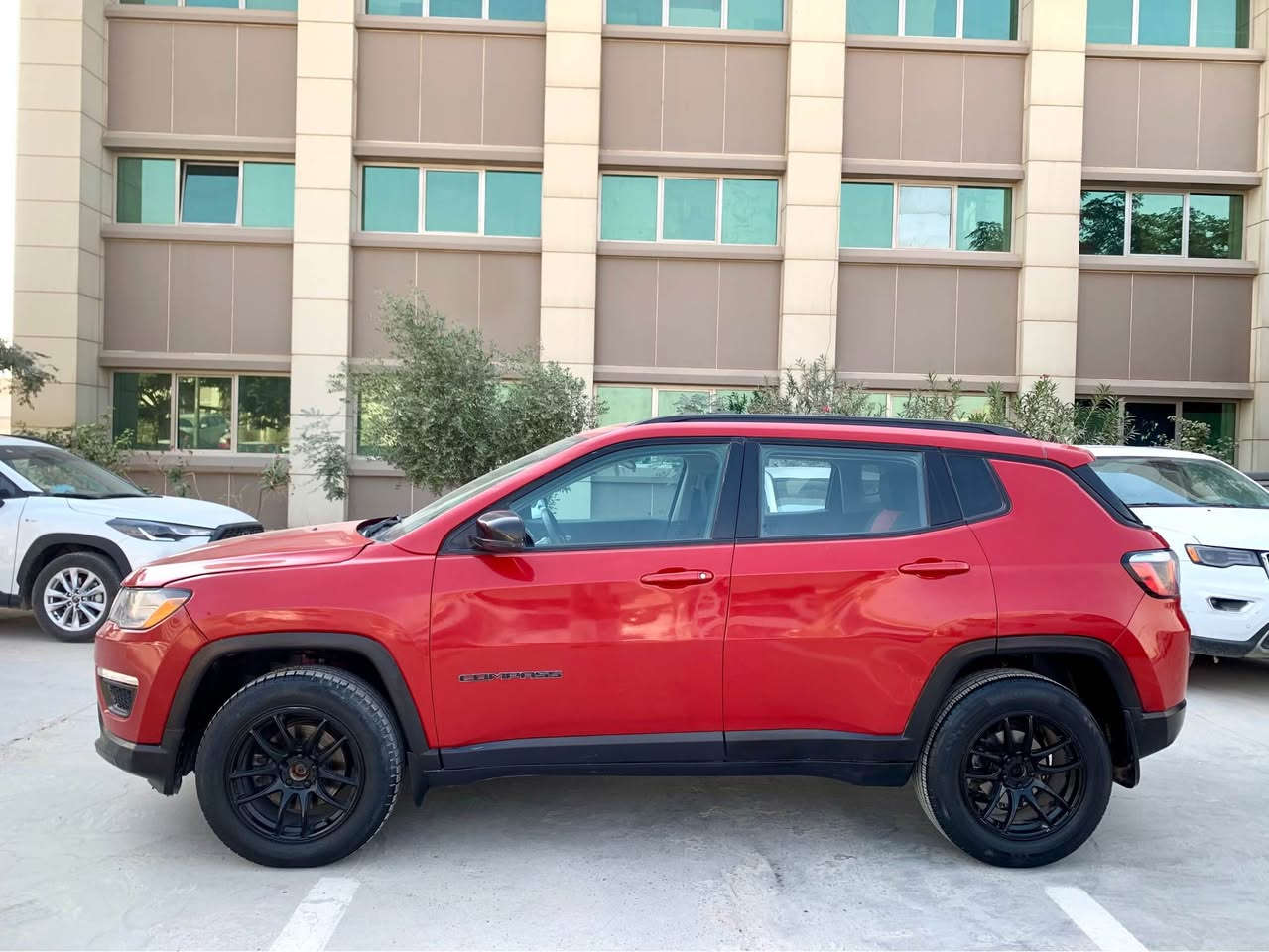 جيب كومباس 2018 ضرره موضح بصور الحادث تبديل جاملغ مع صبغ قطعتين بصفحة السائق مع شرط كفالة الشواصي والبجم 
السعر / 118 وبيه مجال بسيط (بدون مراوس )
 رقم اربيل شرط تحويل او وكالة 
مواصفات معروفة 
بصمة تشغيل
كامرة و شاشة 
كراسي جلد
محرك 2.4 دوش بانزين عادي 
قطعتين تبريد ثلج
ويل كروم
 المكان / الحلة  
رقم تلفون / ‭ ‭***********‬ حلة, بابل
