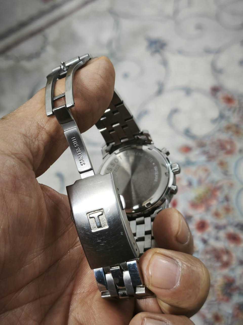 السلام عليكم..
تيسوت كوارتز بطاريه كرونوغراف تايكوميتر نظافه تامه قطر ٤٠ بدون الزمبلك
الارقام والعقارب لومينوس مضيئه بالضلام والجام زفير كريستال ضد الخدش
السعر ١٥٠ دولار


**إذا كنت صاحب هذا الإعلان وتريد حذفه لأي سبب، رجاءا أرسل رسالة إلى الدعم الفني**