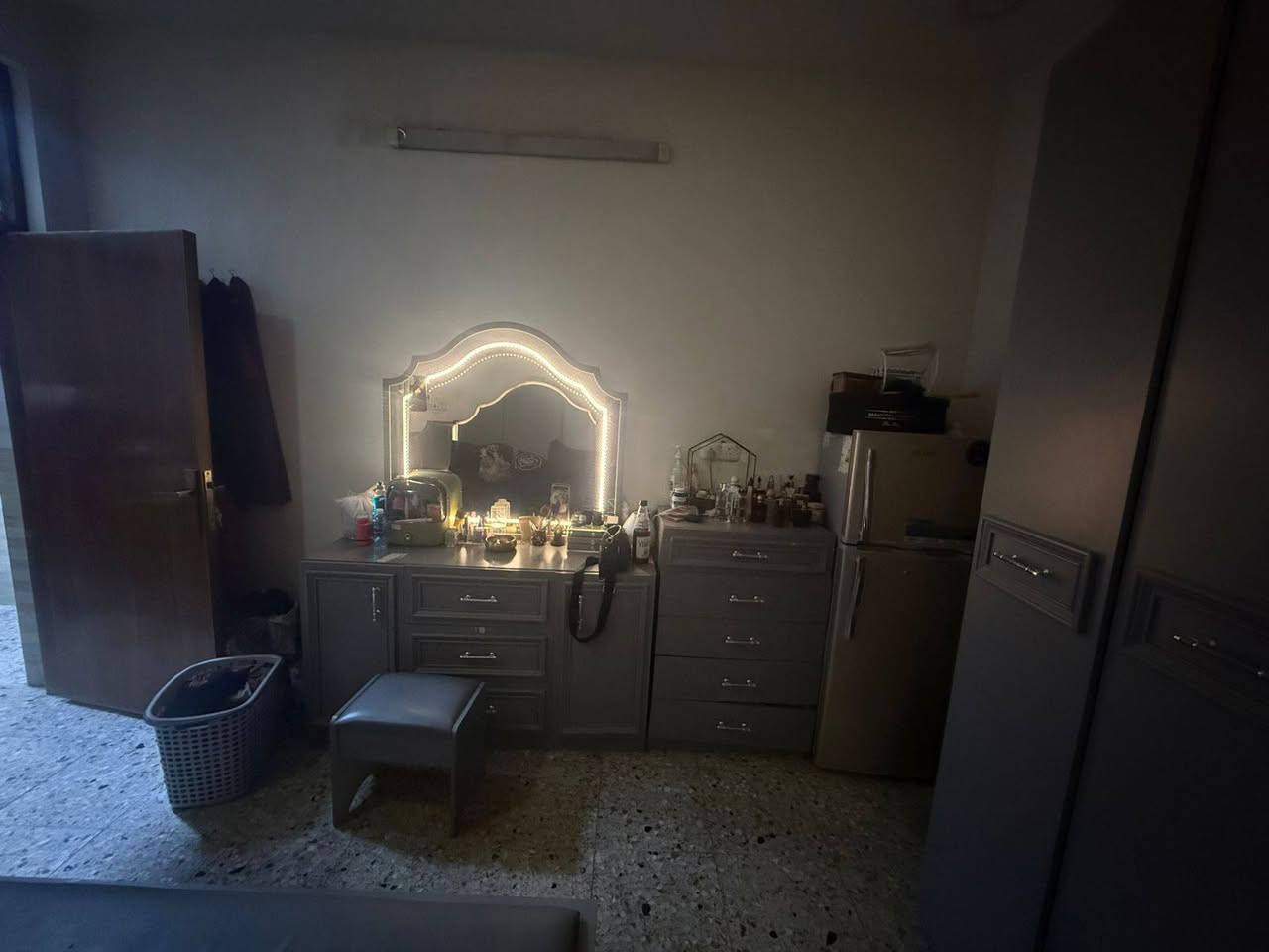 سلام عليكم غرفه تركي ضخمه 9 قطع سعر 700مكان بغداد الدوره شارع المصافي ***********
