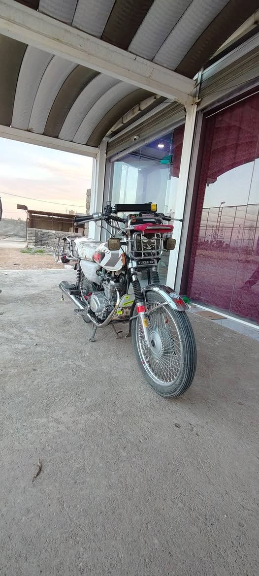 سلام عليكم
ماطور يراني تايكر 20 
محرك شرط ممفتوح
السعر 650 وبي مجال للشراي
***********
