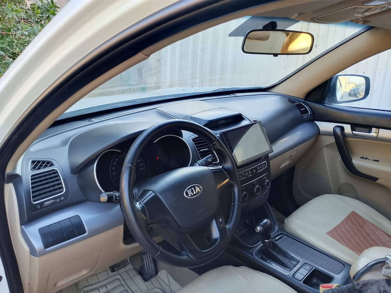 يالله سلام عليكم سياره البيع سورنتو مديل 2014مكفوله كفاله عامه من ضربه اوصبغ او تخم  تاير اومحرك اوحداديه جديده اوكير اوتبريد 3قطع كتباب جديد بيه 7راكب اصل  تحكم استيرن  فول موصفات سياره ماعيزه كلشي سياره نضيفه كلش مكان نجف الاستفسار  علئ هاذه رقم  ***********امكلف بل نشر
