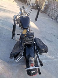 وسلام عليكم ورحمة الله وبركاته هارلي ستت ٤٠٠ متروكه بس شغاله وبيهة شوي...