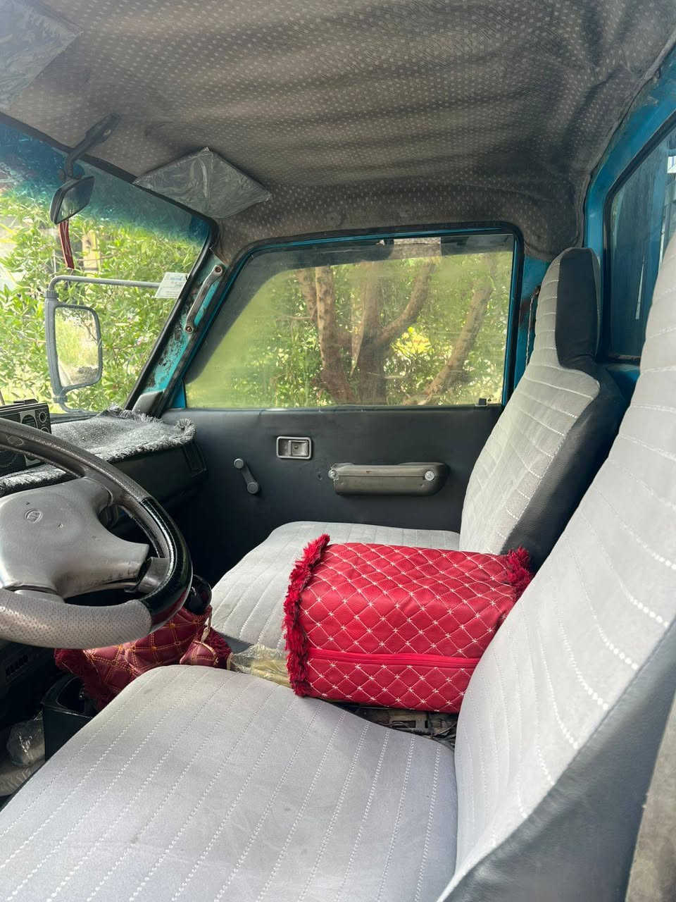 كيا بنكو موديل 96 رقم بغداد بإسمي مداور بنفس اليوم نظيفة ومرتبة 8 جنگال مكينة 2700 وگير وحدادية وتخم تاير جديد وشاصي وقمارة مطابقة مع الشاصي السعر 58 وبيها مجال

***********
