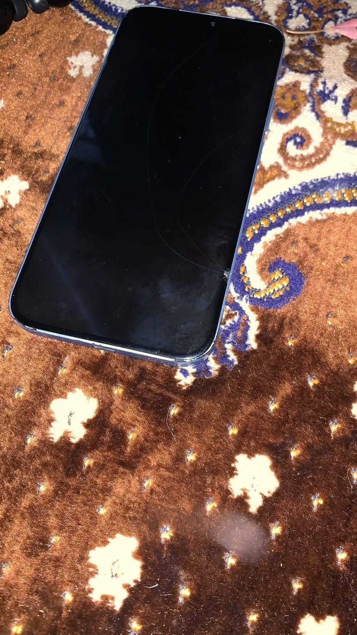 سلام عليكم
هونر x8b  سعر 125 بي مجال و موجود توصيل بغداد
بي كسر بل شاشه فقط ما مأثره عا لمس
ذاكره 256 وبي طخات بل شاصي ***********
