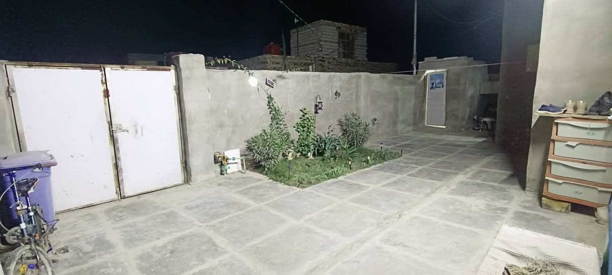 بيت طابو زراعي سند ٢٥ معاملة تطويب 
المساحة ٢٠٠متر مريع 
عدد الغرف ٢
براني ٤×٧
الصالة ٤ ×10
مطبخ ٤×٥
طارمة وممرات 
حمام خارجي وحمام داخلي 
يبعد عن التبليط شارعين 
كافة الخدمات 
العنوان .. طريقالسنية العام عامو ٦٤٢ قرب اصباغ كرستال كيان سابقا 
السعر ٥٠ قابل لتفاوض 
الاتصال فقط .. *********** ديوانية, القادسية
