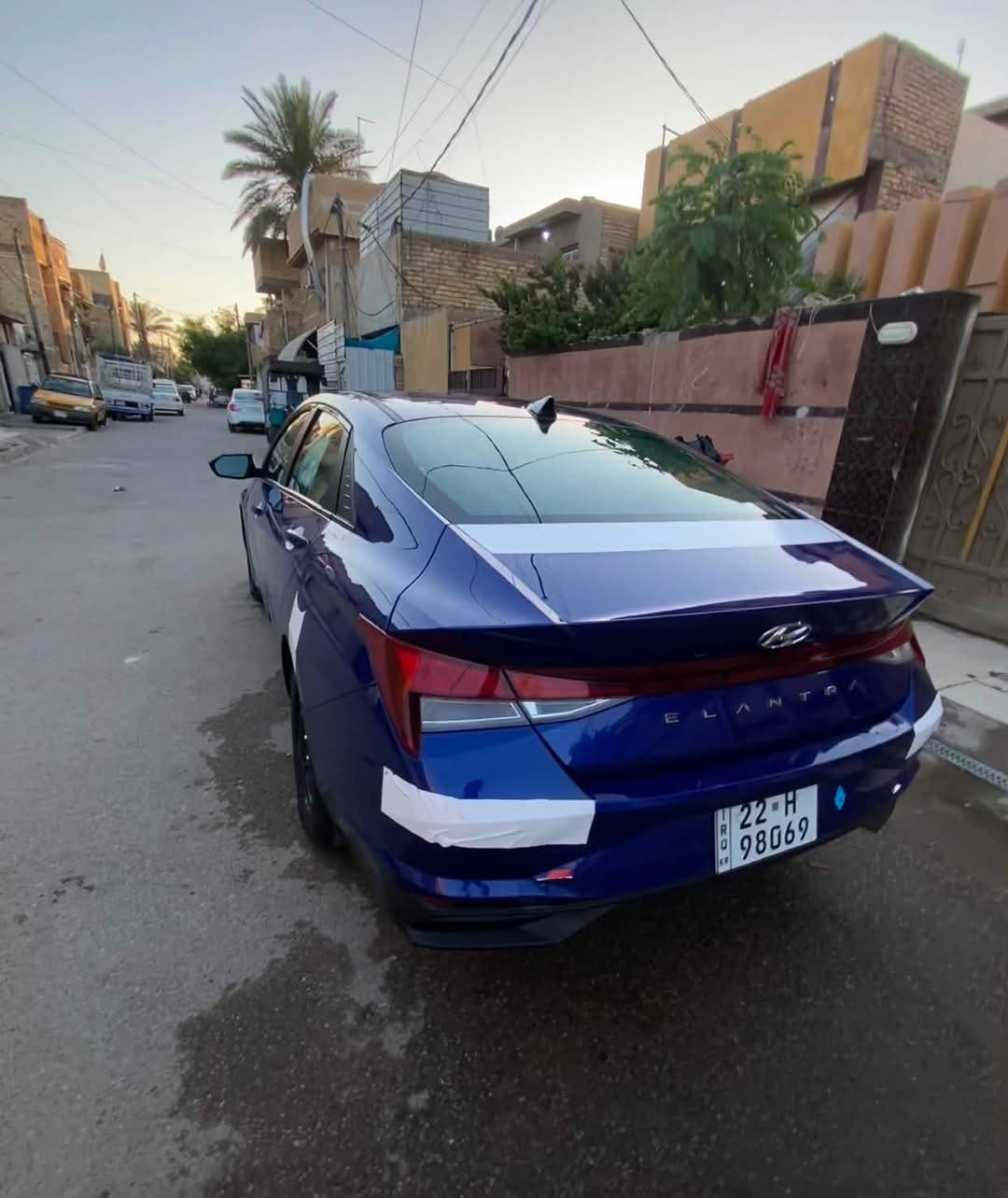 السلام عليكم الانترا 2022 لون مميز 
وارد امريكي حادثه 3 بيبان تبديل وجاملغ امامي 
ماشيه 37 ميل 
سياره نص فول 
رادار امامي 
مثبت سرعه 
مسار 
حساس مري 
شاشه كار بلي 
كير CVT 
سياره نضيفه وجاهز ما ذب عليه ولا ربع 

بيع او مراوس مكاني بغداد الغزالية 
***********
