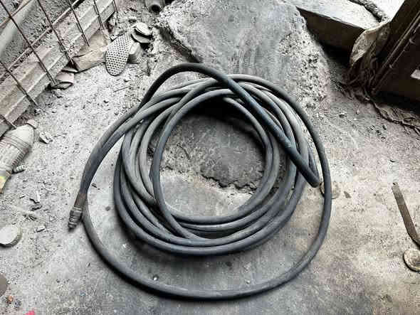 ادريل هواء زائد جك هواء زائد صونده ١٠ متر لبيع السعر ٢٠٠ الف عنوان نجف شارع المطار محطه احمد الرماحي ***********
