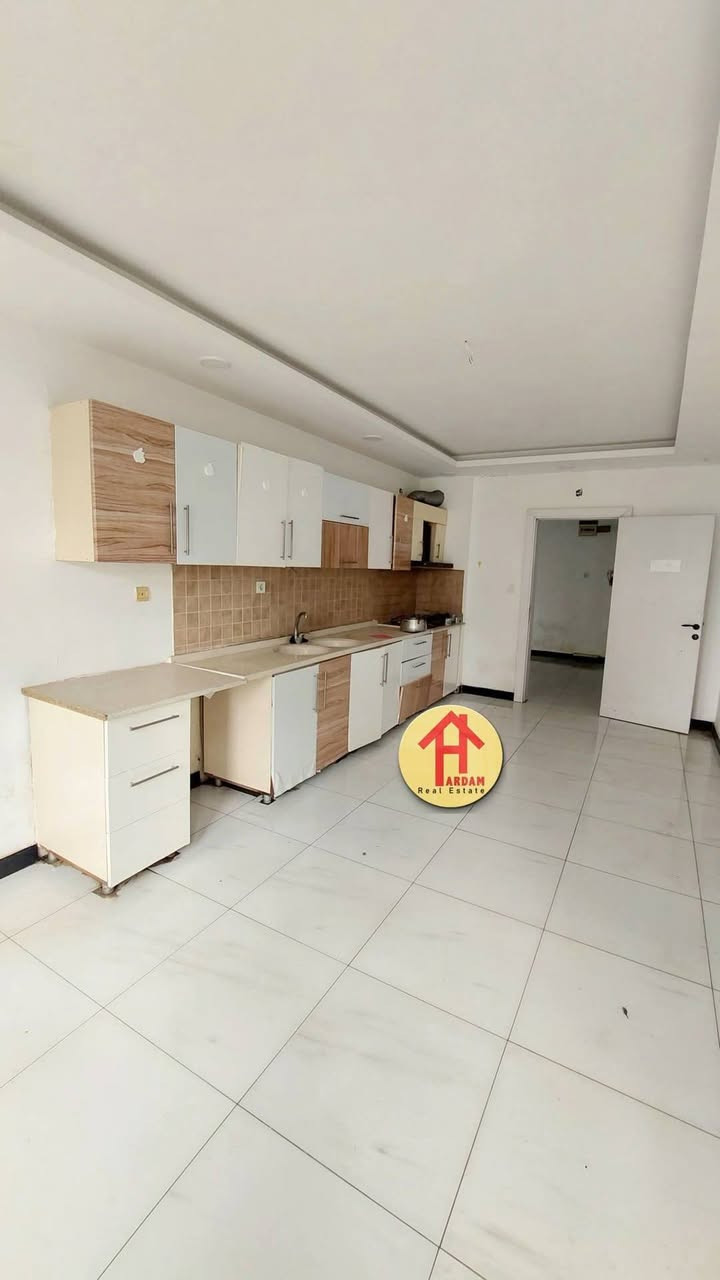 🏢 شووقە بۆ فرۆشتن لە پاک ستی
B 1

✅ ڕووبەری :— ٢٢٠ مەتر 
 
✳ نھۆم :— ئەرزی 

✅ رووی :— ئەزمەر  

✅ پێکھاتووە لە :— مەدخەل گەورە ، میوان و نانخواردن کراوە مەتبەخ ،  ٣ ژووری نووستن ،  موشتەمەلات ، ٢ باڵکۆن 💯

📌  تایبەتمەندی شووقەکە  کامل ئەرزی کاشییە ، هەموو ژوورەکان سپلیتی تێدایە ،  کەوانتەری تێدایە ، سەقفی کناف ، پەنجەرەی دەبل جام    
 
ئاو و  کارەبا و سکورێتی بەردەوام 💯 

تایبەتمەندی پرۆژەکە  پارکی وەستانی ئۆتۆمبێل  باخچە و سەوزایی  ،  مارکێت 

💰 بۆ نرخ ژمارە ١ لە  کۆمێنت  بنووسن  راستەوخۆ  نرختان  بۆ دێ 

☎ بۆ زانیاری زیاتر پەیوەندی بکەن بە 

نوسینگەی ھەردەم 

ناونیشان 📍:— گردی سەرچنار -  پشت شووقەکانی بەھاران  بەرامبەر مزگەوتی بیلالی حەبەشی

📞 ژمارە موبایل :— *********** - ***********
📞 ژمارە ڤایبەر :—  ***********

📢 تۆی بەرێز گەر خانوو یان شووقە یان  زەویت ھەیە 
دەتەوێت بیفرۆشیت یان بەکرێ بدەیت 
ھەر ئێستا  پەیوەندی بکەن بە
نوسینگەی ھەردەم 
زانیاری و ناونیشان و رەسمی  بنێرن  بۆ 
ڤایبەر یان وەتسئەپ 
بۆتان بلاو دەکەینەوە
