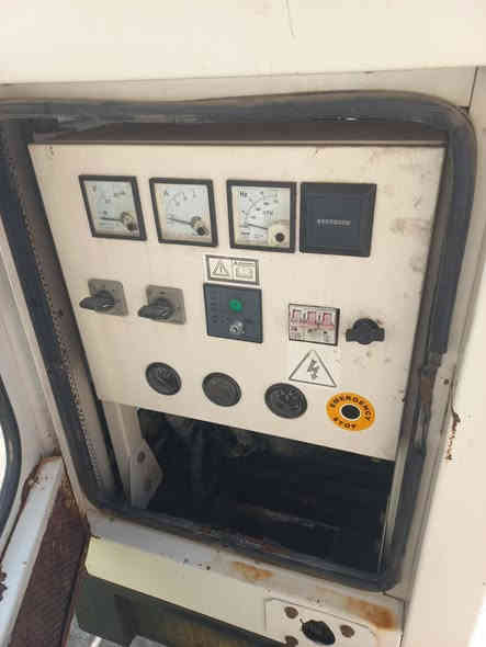 مولد لستر بتر ٣ سلندر
١٤ كيفي ٣ فيز  كاتم 
نظام اتو تشغيل واطفاء ذاتي
الانبار /الفلوجه ***********
