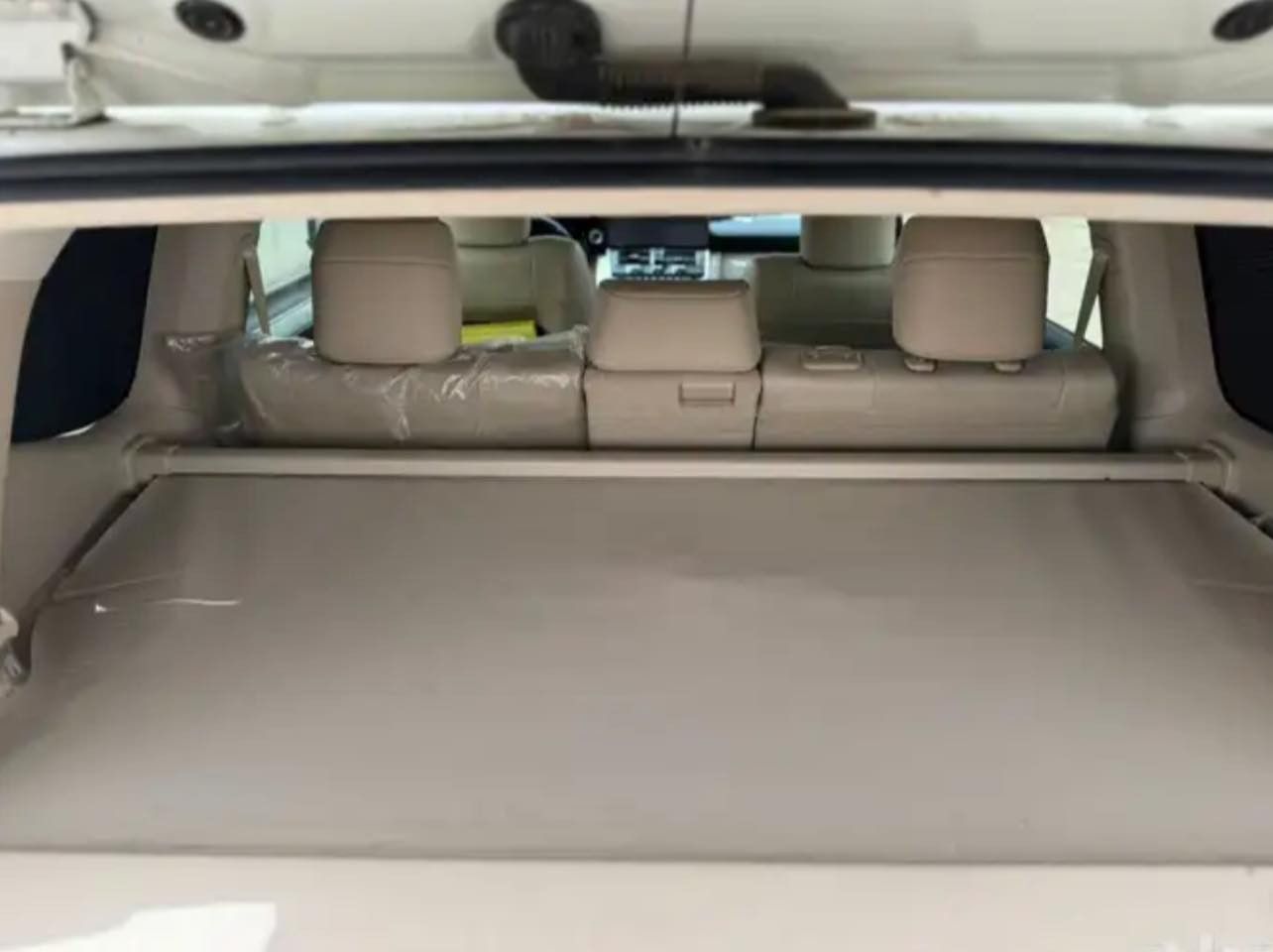 بردة صندوك لاند كروز اصلية وكالة للبيع مكان بغداد الكرخ وتساب ***********
