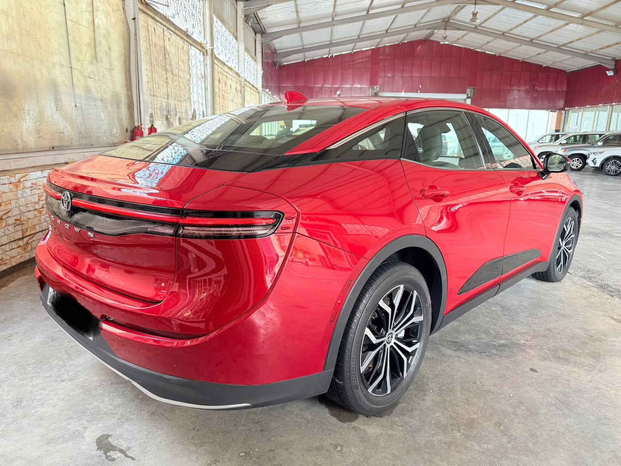 سلام عليكم للبيع كراون 2023
كفالى عامه حادثها جاملق امامي فقط سرقه 
رقم بغداد         مغلفه PPF
معروف مواصفاتها فول 

ماشيا ٢٠ الف كيلو
كشنات كهرباء 
مري شفط
فورويل
حساس امامي خلفي
بصمه 
رادار امامي خلفي 
شاحن وايرليس 
باقي المواصفات معروفه 
الاستفسار ***********&***********
