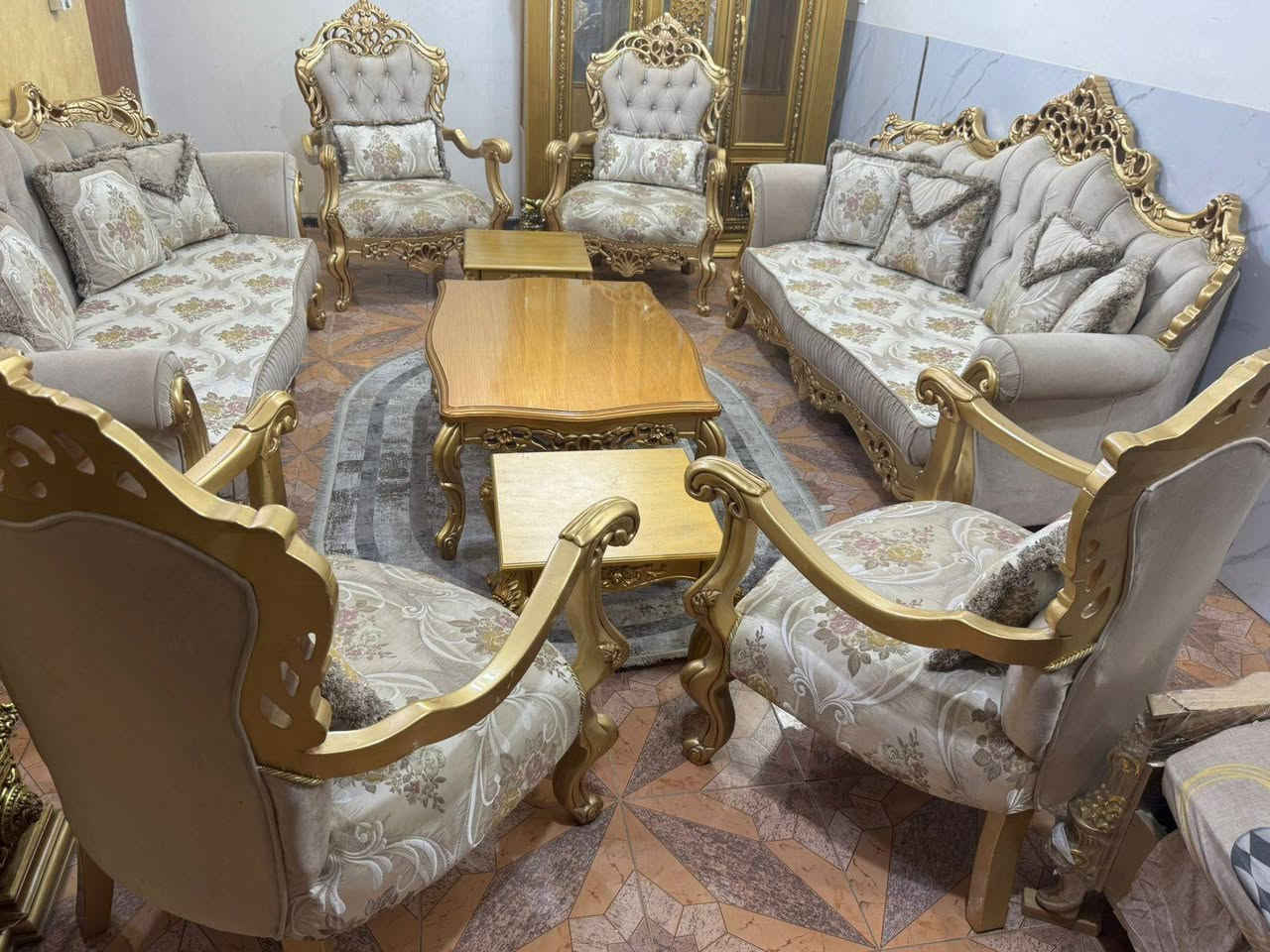 تخم زان مصري دمياطي ١٠ مقعد مع سيت طبلات نضيف جدا اخوالجديد ***********
