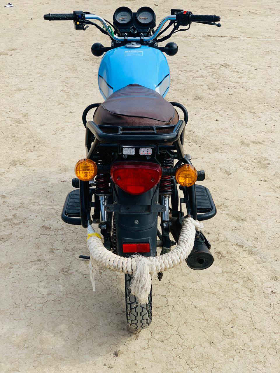 يا الله السلام عليكم دايون للبيع موديل 23 أوراق سكنر كهربائيات كله شغاله عداد شغال كامل  نهظه فول رزانه فول محرك 200 كتابه حمره لون مميز دراجه كفاله عامه اي نقص ما بيه السعر 1250 وبيه مجال اتصل ع رقم وبيك خير وتدلل وبيه واتساب ***********
