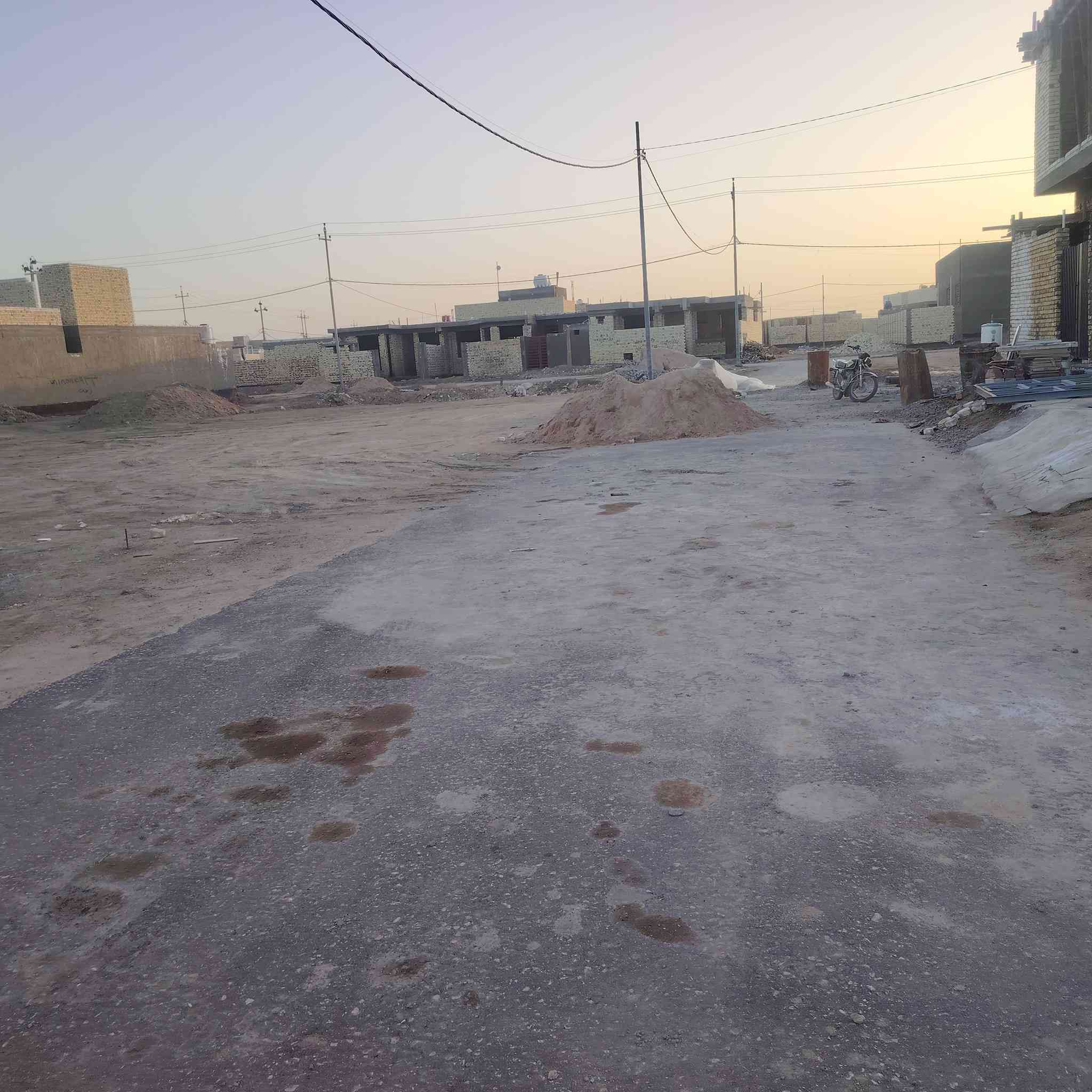 قطعه للبيع 400متر وي الفضله 500.. المكان الحولي شارع السياسين مجمع حجي حسين. ***********
