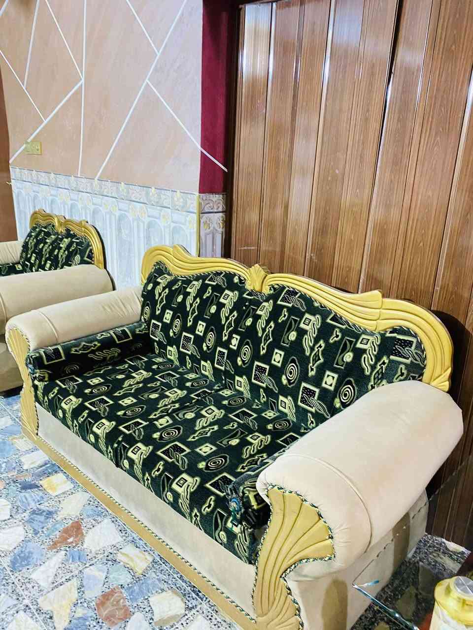 السلام عليكم
تخمين حطاطة شغل بغداد درجة اولى للبيع 
خشبهن بلوك ثكيل مو مال شغل هسه والخشب الخفيف 
نظيفات حيل وحتى الاسفنج بعده 
للاستفسار ***********
