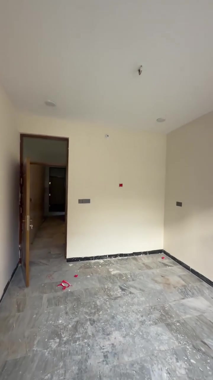 السلام عليكم مشتملات للببع الشعب مقابيل مطعم 

حجي عادل المساحه ٦٦ متر واجهه ٤ اله ربع نزال ١٧ ونص

استقبال ومطبخ وخدمات مع غرفه جوه جديد هسه كمل

الطابق الثاني غرفتين نوم وخدمات (السعر ١٦٥ مليون)

معروض بمكتب الكناني ***********
