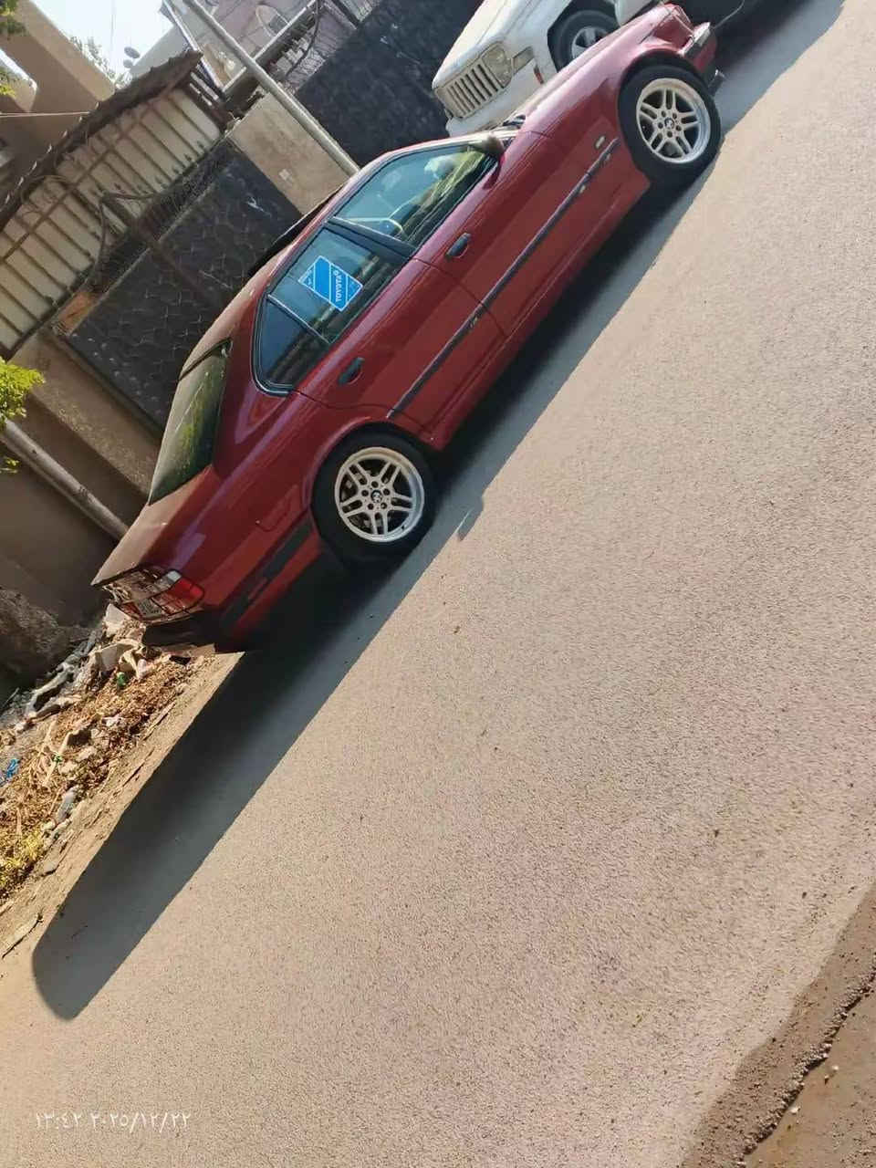 سلام عليكم بي ام موديل 91معروض للبيع السياره مكفوله كير محرك كشر نضيف سياره فول  سعر 75 مكان السياره الانبار الرمادي الاستفسار ***********
