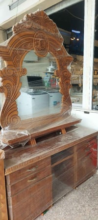 ميز تواليت • صاج • نضيف