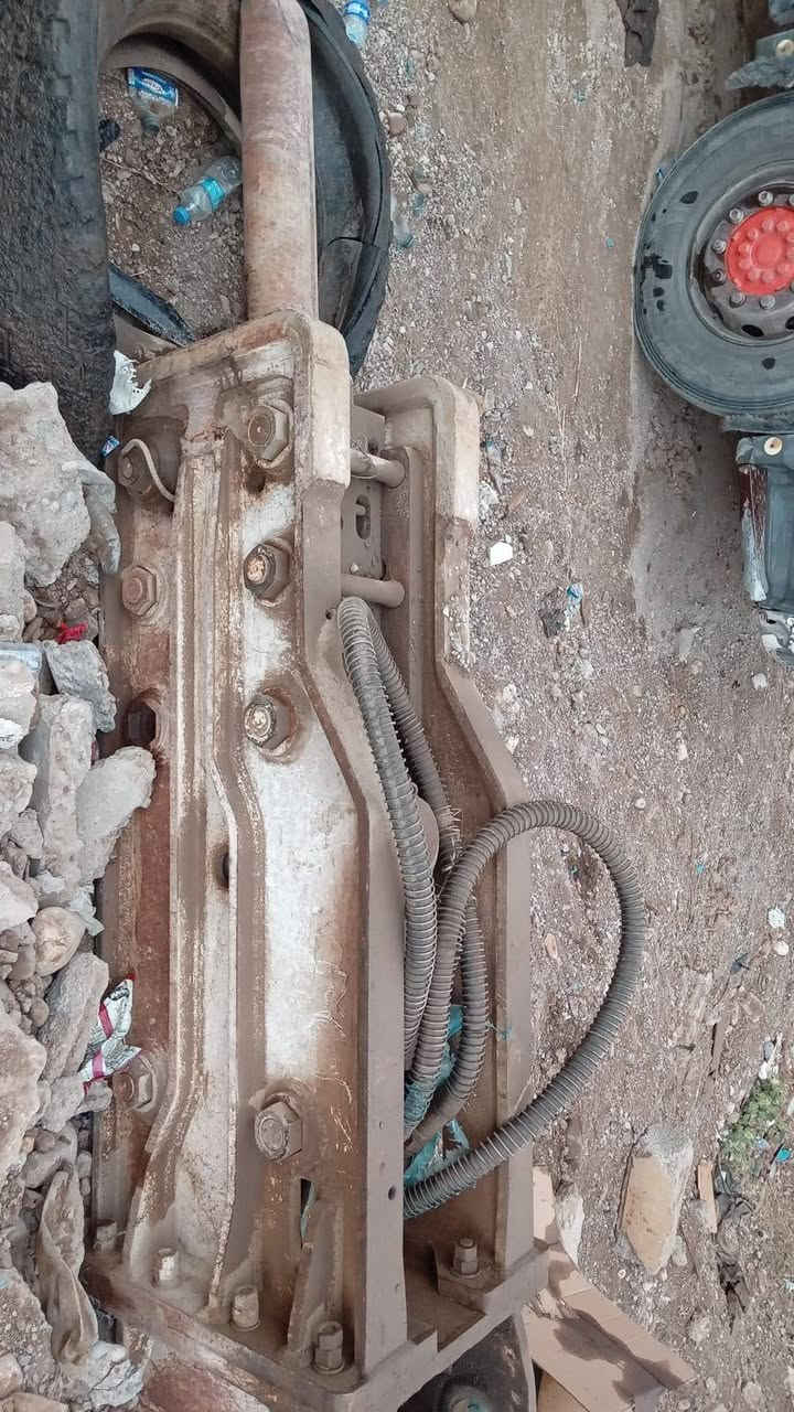 جك همر  و كيله حفاره للبيع.    

رقم تلفون:***********
