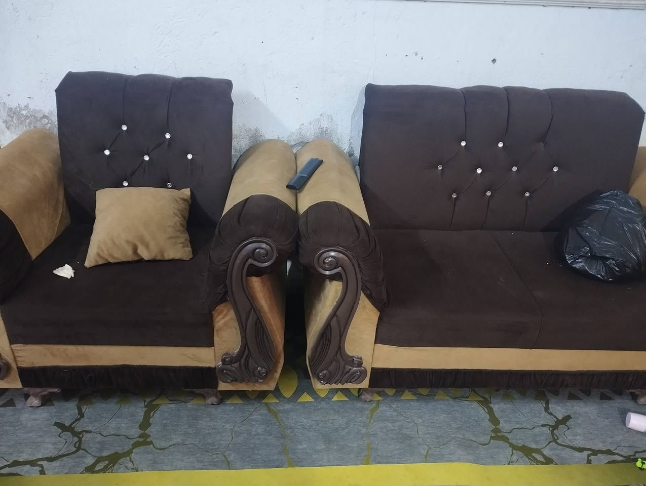 تخم عشر مقاعد نظيف جدا بس بي تجوة مكسورة فقط ب200 مكاني مركز


**إذا كنت صاحب هذا الإعلان وتريد حذفه لأي سبب، رجاءا أرسل رسالة إلى الدعم الفني**