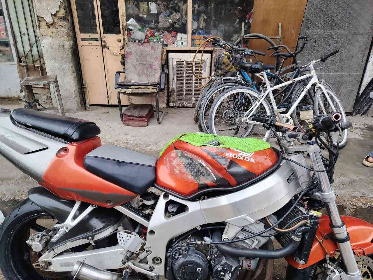 للبيع متروكة جانت شرط نص نكرة صافية مكينة لاتبخير ولا تنقيص ولا صوت مبرمجة طلقات ونار كفراتهة موجودة قيم باليرضي الله وام مراوس ايفون ١٦ المكان بغداد ***********
