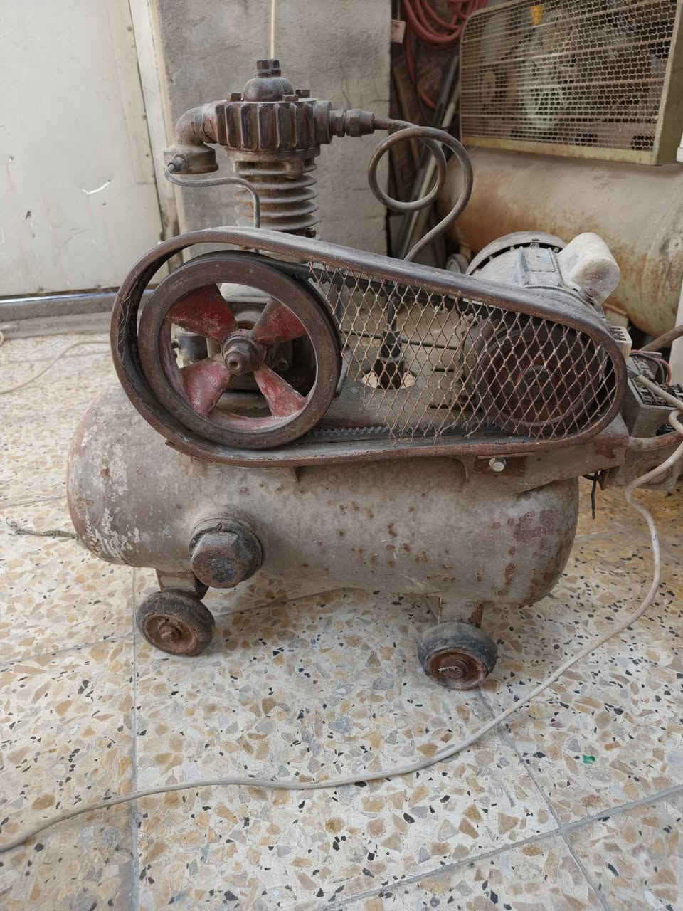 كمبريسر هواء صيني ٥٠ لتر باب أول استيراد الشركة العامة على وضع الشركة للبيع السعر ١٥٠ الف العنوان البصرة منطقة القبلة
موبايل ***********
