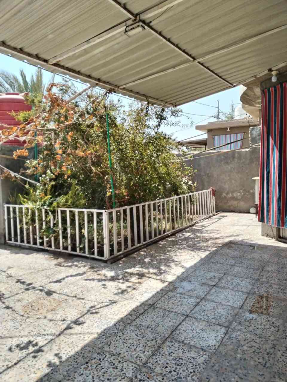 سلام عليكم 
بيت للبيع مساحة 250متر بناء كامل
يتكون من غرفتين مطبخ صحيات داخليه وخارجيه 
المكان منطقة البوحسين نزلة ام الهوش الجديده
البقيه تفاصيل خاص او ع واتساب 
***********
