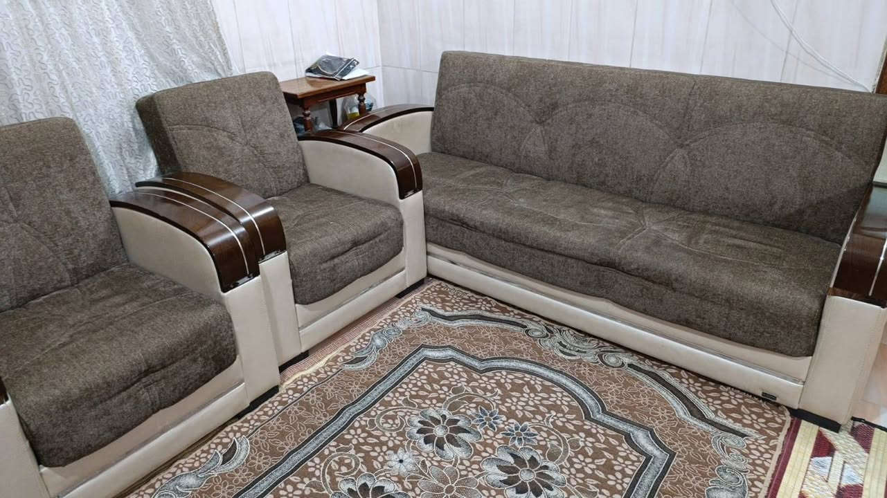 تخم قفنات ١٠ نفرات مابي لا عيب ولا كسر عنوان داره كوناره داخل فرع مي كلات مزاد ابو علي ***********
