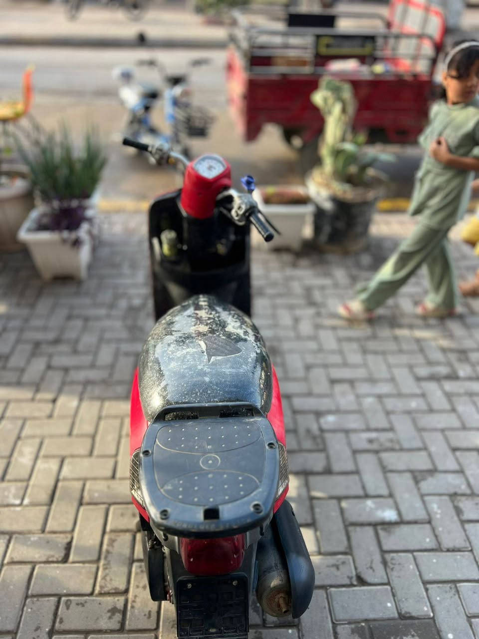 السلام عليكم دراجه  بوليس للبيع مكينه 49بلاد
الدراجه بلاديه فقط الكابريتر تجاري اصلي 
كهربائيات شغاله
السعر 675 ❗وبيه مجال قليل 
 المكان واسط الصويره 👈مكلف بل نشر👉
للاستفسار:***********
