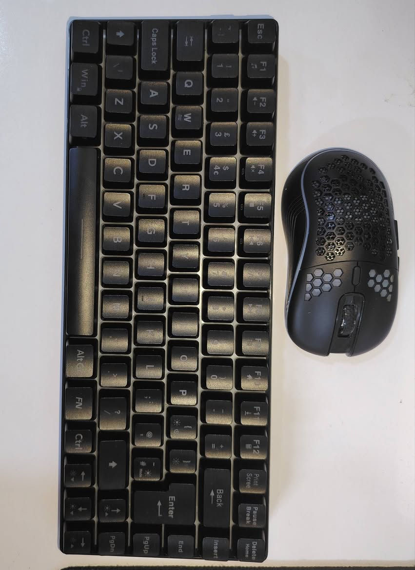 السلام عليكم
كيبورد طراز RedThunder K84 75%
الوان RGB اكثر من مود تحكم بالاضائة
واير ليس 
شحن يدوم اسبوع واكثر 
السعر 20 الف متوفر توصيل


**إذا كنت صاحب هذا الإعلان وتريد حذفه لأي سبب، رجاءا أرسل رسالة إلى الدعم الفني**