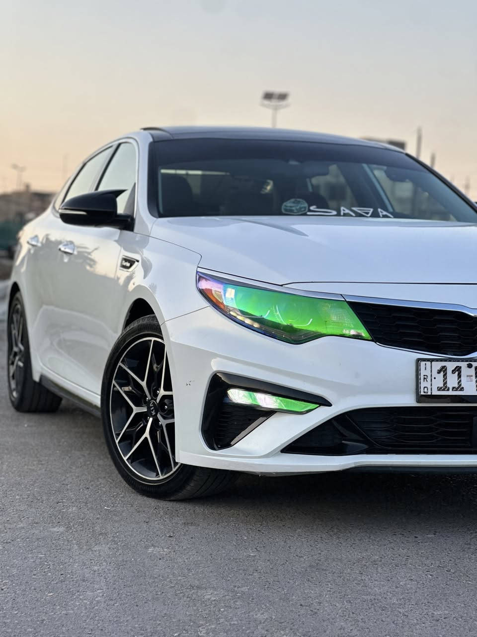 🔥 للبيع الصاروخ | Kia Optima SX 2.0 Turbo 2019 
| أعلى فئة (Full Option)

للبيع كيا أوبتما SX Turbo موديل 2019، أمريكي أعلى فئة السيارة استخدام شخصي ومحافظ عليها جدًا جميع الصيانات بوقتها والسيارة جاهزة   

⚙️ المحرك والأداء

✔️ محرك 2.0 Turbo GDI
✔️ قوة 245 حصان
✔️ عزم 353 نيوتن.متر
✔️ ناقل حركة أوتوماتيك 6 سرعات Sportmatic
✔️ Paddle Shift (بدلات F1 خلف المقود)
✔️ Drive Mode
 (Eco / Normal/ Smart / Sport)
✔️ Steering رياضي يتغير حسب وضعية القيادة
✔️ نظام تعليق SX الرياضي
✔️ دفع أمامي FWD

⸻

🚘 المواصفات الخارجية

✔️ مصابيح LED أمامية كاملة

✔️ عدسات Projector

✔️ LED نهاري DRL

✔️ LED خلفية

✔️ Fog Lights LED

✔️ إضاءة الترحيب عند فتح السيارة 

✔️ مرايا بإشارات LED

✔️ مرايا مدفأة لإزالة الضباب

✔️بانوراما كامله (طكتين) 

✔️ دخول ذكي Smart Key

✔️ تشغيل بصمة

✔️ فتحة سقف بانوراما

✔️ جناح خلفي رياضي

✔️ جنوط رياضية 18 إنج

✔️ حساسات ضغط الإطارات TPMS

⸻

🛋️ المقصورة الداخلية

✔️ مقاعد جلد رياضية SX

✔️ كرسي السائق كهربائي

✔️ كرسي الراكب كهربائي

✔️ تبريد المقاعد الأمامية

✔️ تدفئة المقاعد الأمامية

✔️ تدفئة المقود

✔️ ذاكرة لمقعد السائق

✔️ خزن خلف ظهر المقاعد

✔️ مسند خلفي مع Cup Holders

✔️ مقاعد خلفية قابلة للطي 60/40

✔️ إضاءة داخلية Ambient Light تتغير حسب وضعيات القياده او ثابته تتحكم بيها براحتك 

✔️ إضاءة تفاعلية مع حركة المقود والإشعارات

✔️ مراية وسطية تعتيم أوتوماتيك Auto Dimming

 ✔️ سايد بريك بصمه 

✔️ عدة منافذ USB

✔️ منفذ AUX

✔️ بلوتوث وابل كار بلي واندرويد اوتو 

 ✔️مرأه جانبيه قلابه 
⸻

📺 النظام الترفيه

✔️ شاشة لمس 8 إنج

✔️ Apple CarPlay

✔️ Android Auto

✔️ أوامر صوتية

✔️ كاميرا خلفية بخطوط متحركة

✔️ نظام صوت Harman Kardon Premium

✔️ 12 سماعات مع Amplifier وSubwoofer أصلي

⸻

🛡️ أنظمة الأمان

✔️ رادار المحافظة على المسار Lane Keep Assist

✔️ تنبيه الخروج عن المسار

✔️ رادار النقطة العمياء Blind Spot Detection

✔️ تنبيه حركة السيارات الخلفية Rear Cross Traffic Alert

✔️ رادار الاصطدام الأمامي

✔️ فرملة طوارئ تلقائية

✔️ مثبت سرعة ذكي

✔️ قيادة شبه ذاتية على الخطوط  

✔️ Auto Hold

✔️ Electronic Parking Brake

✔️ ABS

✔️ EBD

✔️ ESC

✔️ Traction Control

✔️ Hill Start Assist

✔️ 6 Airbags

⸻

❄️ التكييف

✔️ Dual Zone Climate Control

✔️ فتحات تكييف خلفية

✔️ فلتر هواء للمقصورة

⸻
التزويد الي على السياره 

✅ Upgraded Intercooler (كولر أكبر)

✅ Racing Fuel Pump

✅ Catch Can

✅ Spectre Cold Air Intake

✅ HKS Blow Off Valve

✅ NGK Iridium Spark Plugs

✅ تفريغ الوسطيات

⸻

✨ مميزات إضافية

✔️ السيارة محافظة عليها جدًا

✔️ استخدام شخصي

✔️ جاهزة للفحص

✔️ لا تحتاج أي مصروف

✔️ رقم مميز (27100)

السياره جاهزه على اخر حبه وترايها للبصره 
والسياره قوية بشكل مو كلام ومصروف عليها متعوب عليها يعني 
ادامه كامله مسويلها 
تخم تاير جديد بريجستون
بطاريه جديدة
السياره متصرف عليها ربع دينار 
ومن ناحيه دوانص انسى شي اسمه دوانص او نوك مابيها نهائييياً 
السياره حادثها 

جاملغ خلفي جهه السايق صبغ فقط بجم السياره كبس شرط 

سعرها 165ومجالها كلش بسيط مكان عامريه بغداد للإستفسار ***********
