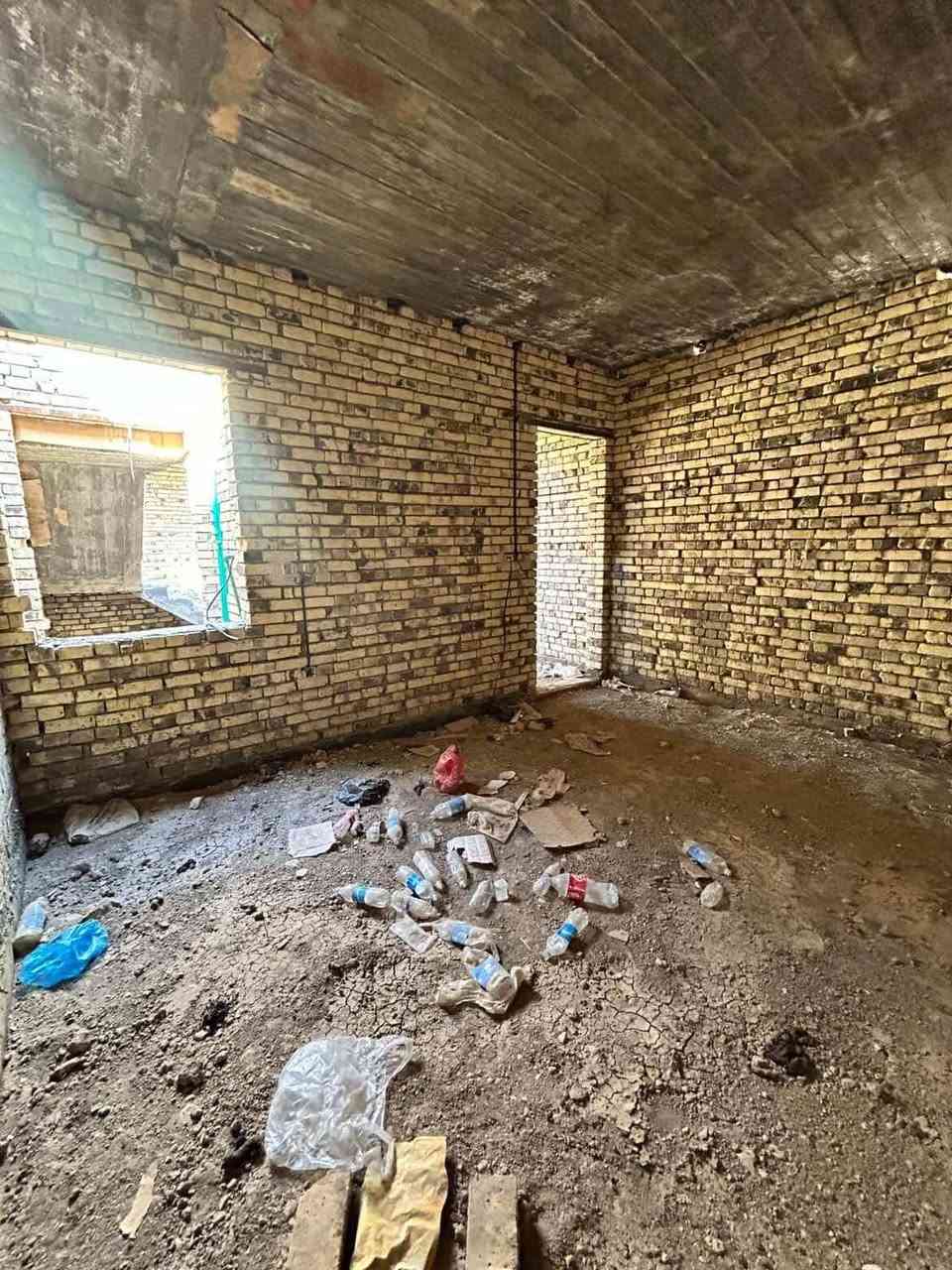 بيت للبيع كامل ماء ومجاري وكهرباء صب كونكريت عنوان الديوانية حي الجامعة نقص لبخ وسيراميك سند 25.
*********** وتساب موجود السعر 45 مليون مجال قليل

