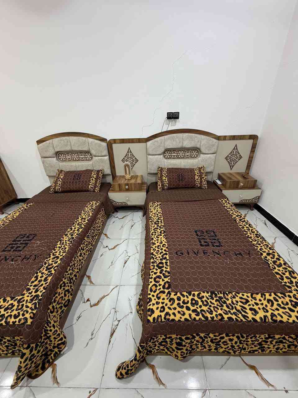 السلام عليكم
غرفه مودرن مكونه من 9 قطع 
الكنتور : عرض 250cm
مستعمله استعمال نظيف
 السعر 750 الف
المكان البصره ابو الخصيب محيله ***********
