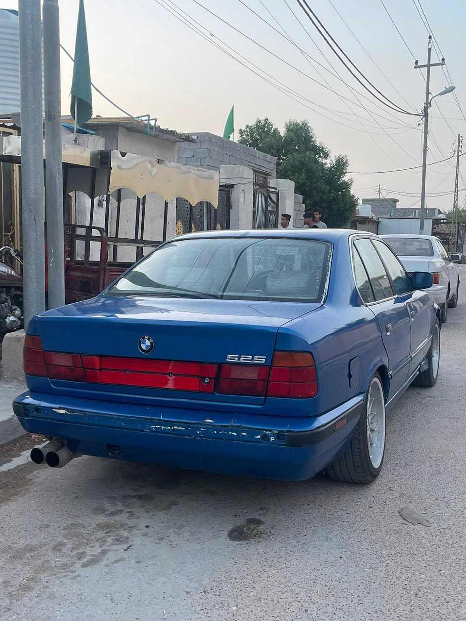 السلام عليكم
BMW -520i-1988

-السياره كير ومكينه جدد توني شادهم بمجمع مشن
-البجم الأمامي توني معمره من لايتات ودعامية وبلوجكتر 
-ويل كب وتايرات حلوات 
-حداديه نظافه 50‎%‎
-صبغه جماليه جديدة 
-سماعات جدد 

السياره توني معمرها وعوزها بس غرفة و ترتيبات بسيطة 
للبيع او مراوس      السعر 40 وبيها مجال 
رقم الهاتف. ***********
