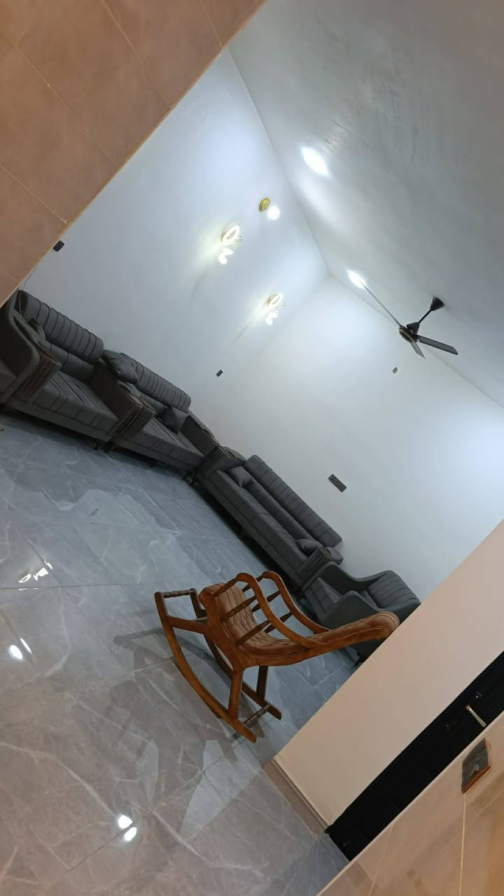 السلام  عليكم. دار للبيع في حي المشتل. مساحه 200 وجه 10 ونزال 20 واقع في ظهر شارع 30 الي يربط بشارع سده بناء حديث درجه والى مطلوب اسكان. ينباع حر او مطلوب حسب التفاق. للستفسار *********** اخوان ماعرف اي تفاصيل ثانيه. مكلف بل نشر
