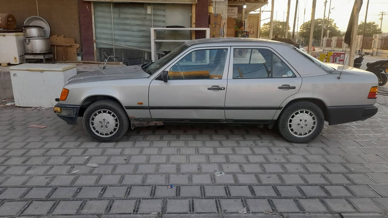 سلام عليكم سياره للبيع مارسدس دب موديل ١٩٨٨ اسيارة جاهزه خير من الله مكينه ٣٠٠٠ تبريد شغال كير ومكينه مكفولات اسياره تحويل ثاني يوم سنويه لل٢٧ شهر ال١١ للستفسار اتصل على هاذا الرقم بي واتساب هم ***********
