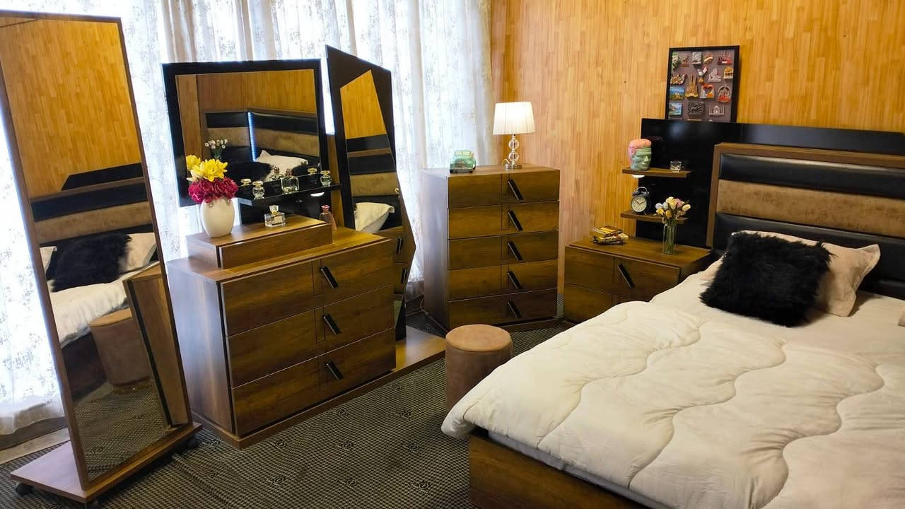 غرفة 8 قطع نضيفة 100/100 بيها انارة ومخزن بالسرير *********** مكان بغداد
