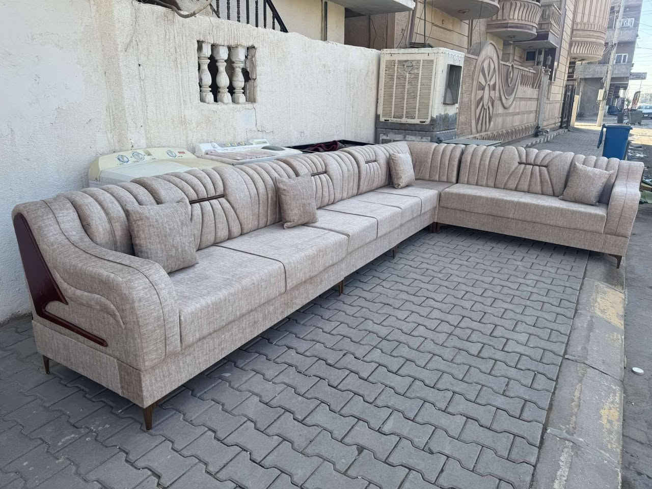 معرض زياد للاثاث المنزلي
ملاحضه ديوان بلاويد اسود ضمانه 10 سنوات حقيقي 
ديوان موديل جديد بلوك اسود تجي تبج فوكه
 ليده كلاسك تخبل 
رجل حديد 
7 مترات 11 مقعد 
سفنج طبي 10 سانتيم 
قماش خاولي درجه اوله 
تكريت شارع الزهور خلف افران الكرخ لستفسار نتصال *********** حمودي
