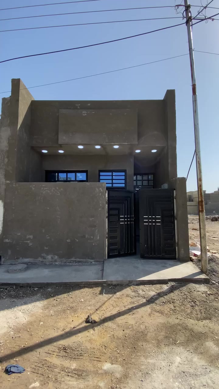 السلام عليكم
دار للأيجار بناء جديد مساحه 100 متر بناء درجه أولى جاهز من جميع الخدمات يحتوي على استقبال وصاله كبيره ترهم مطبخ بارد وصاله استراحه وحمام وغرفه نوم كبيره مثل ما واضح بل تصوير 
العنوان 📍الشرطه الخامسه الزراعي الجديد مقابل مدرسه القادسيه يبعد عن شارع سويب العام 100 متر فقط 
الاستفسار الاتصال على الرقم / ***********
