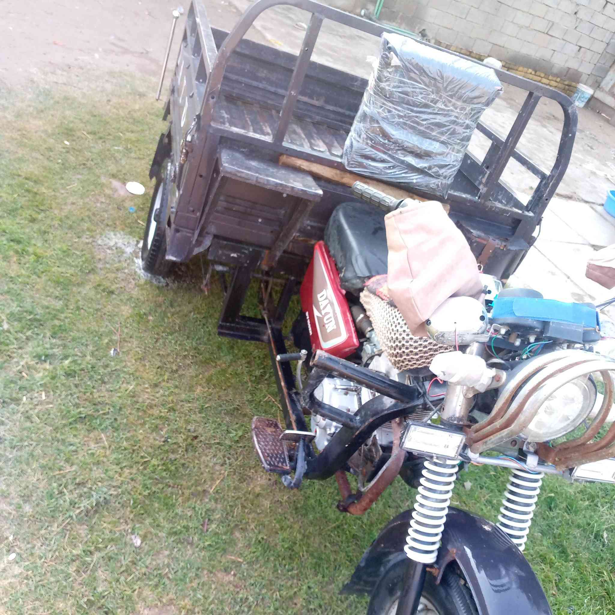 ستوته للبيع موديل 2010 رقم اسود وسنويه مفتوحه بس كلجات بيه تبخير قليل اول ماتشتغل ستوته جاهزه تايرات جدد كهربائيات جدد ستوته مال جناي كلشي ماعايزه 
السعر 1400 وبيها مجال للشراي 
المكان الشطره الصديفه قرية الدار 
***********
